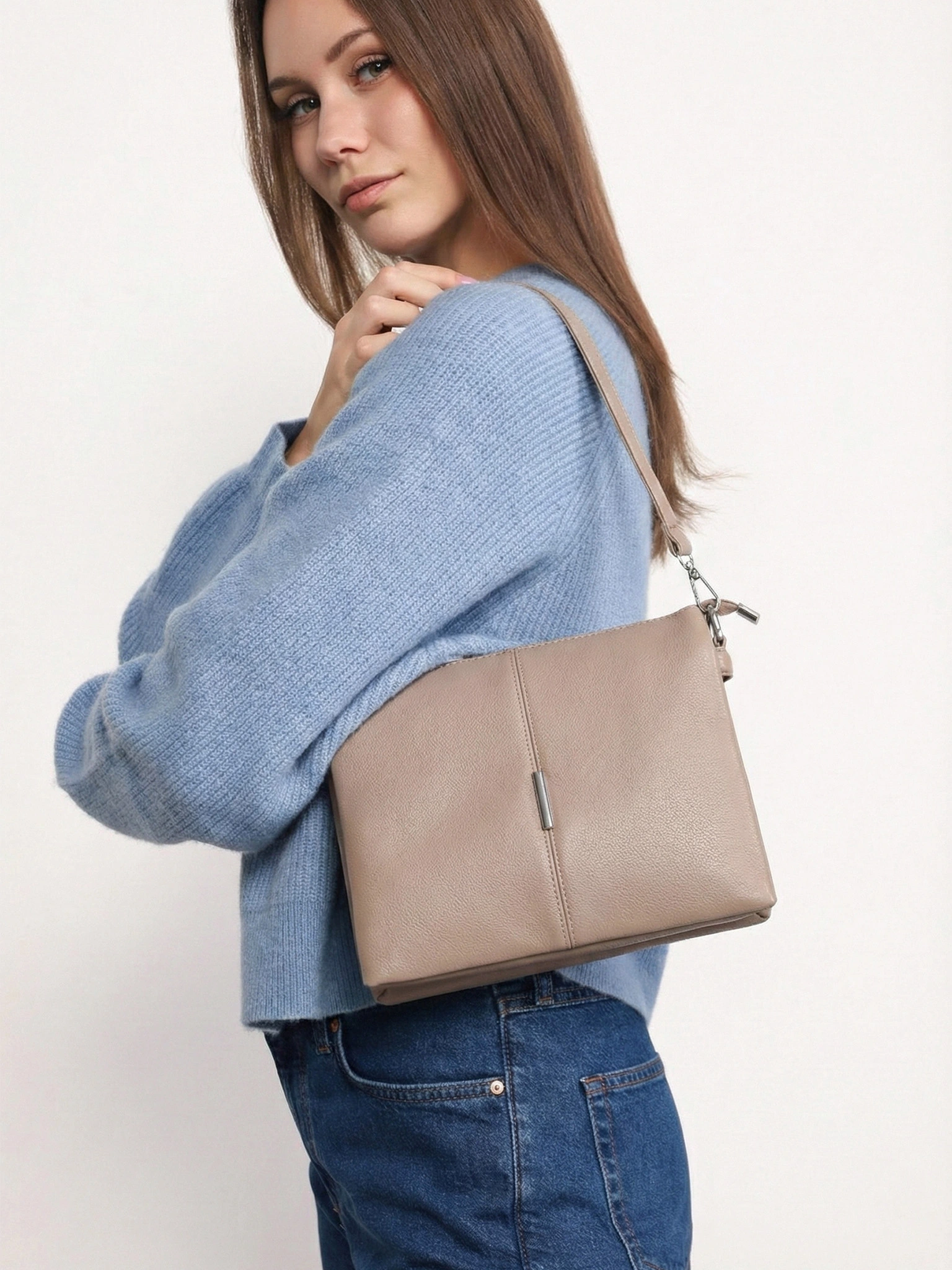 Сумка-кроссбоди с декоративным патчем в ассортименте